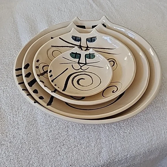 Vintage Set of 4 Bowls - Picture 12 of 12